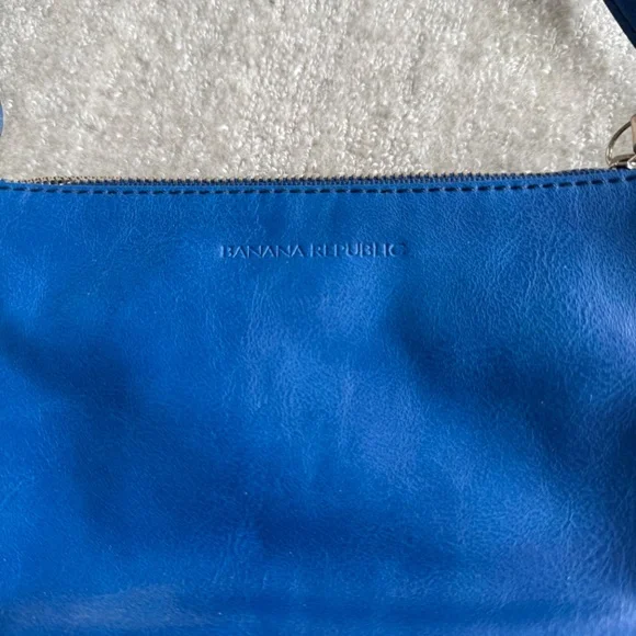 Banana Republic Wallet on a Chain - Picture 2 of 4